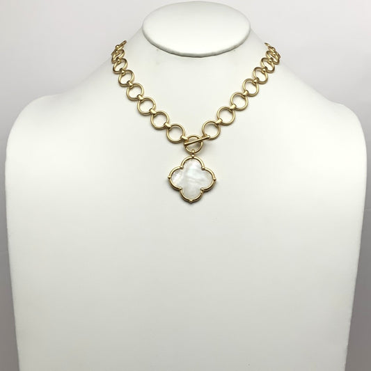 Pearl Pendant Clover Toggle Clasp