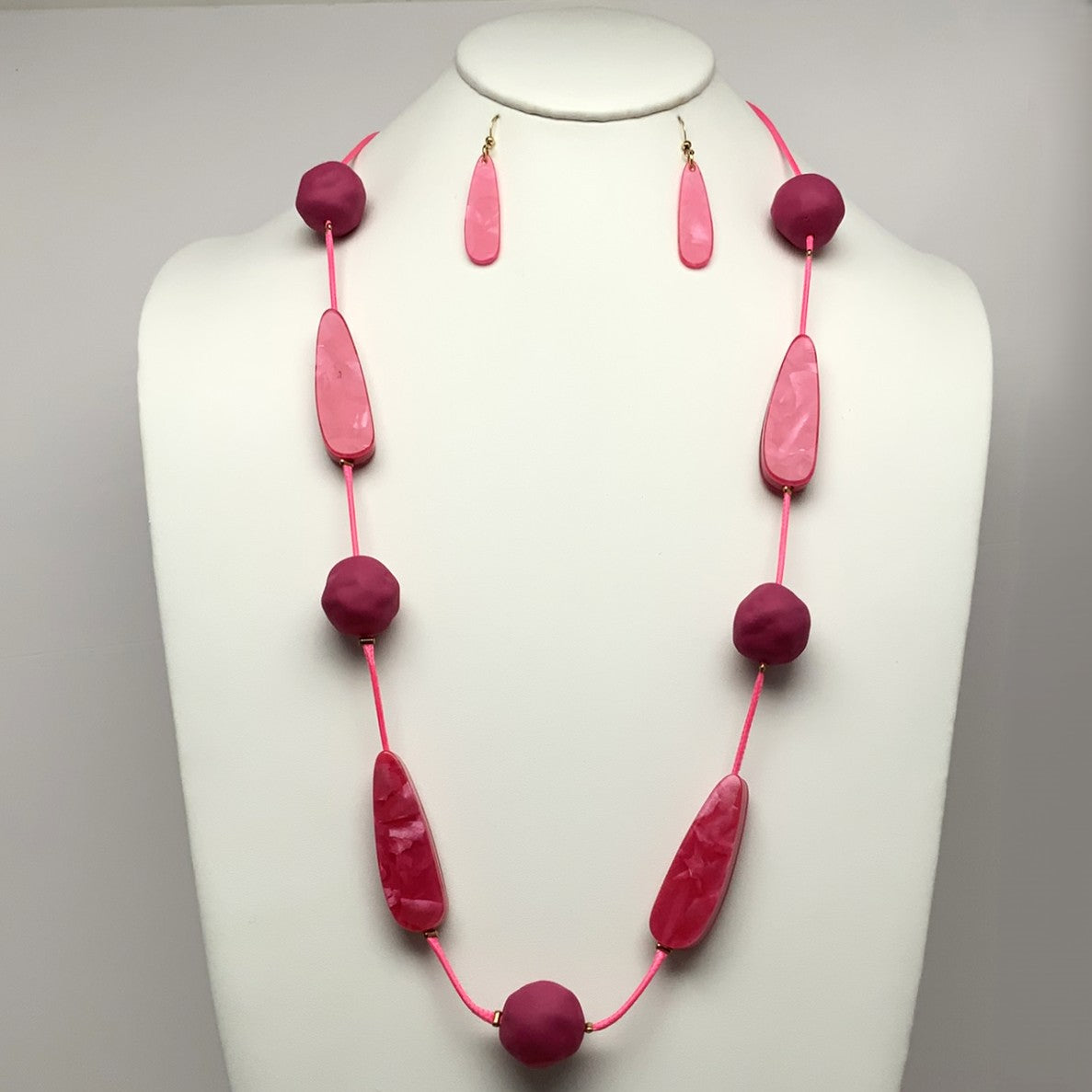 Textured Ball Lucite Cord Necklace Set