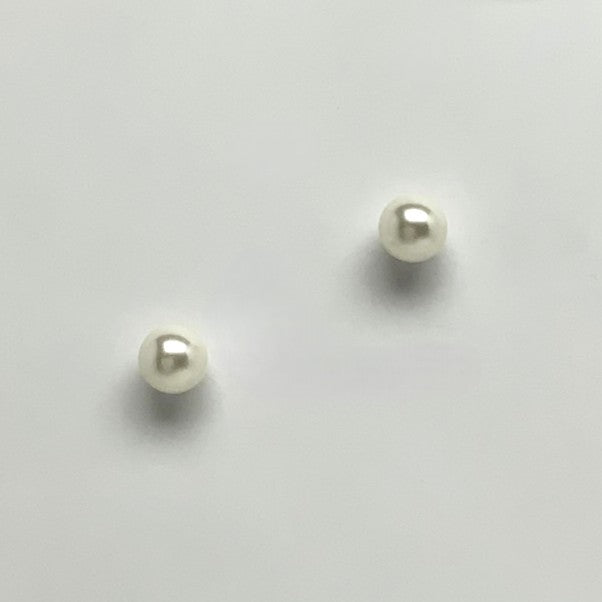Pearl Stud Earring (8mm)