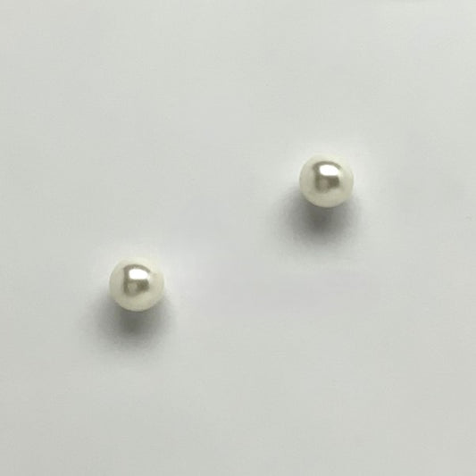 Pearl Stud Earring (8mm)