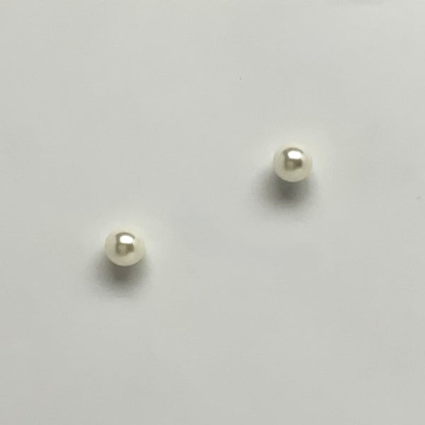 Pearl Stud Earrings (7mm)