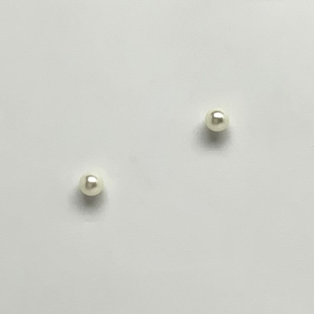 Pearl Stud Earrings (6mm)