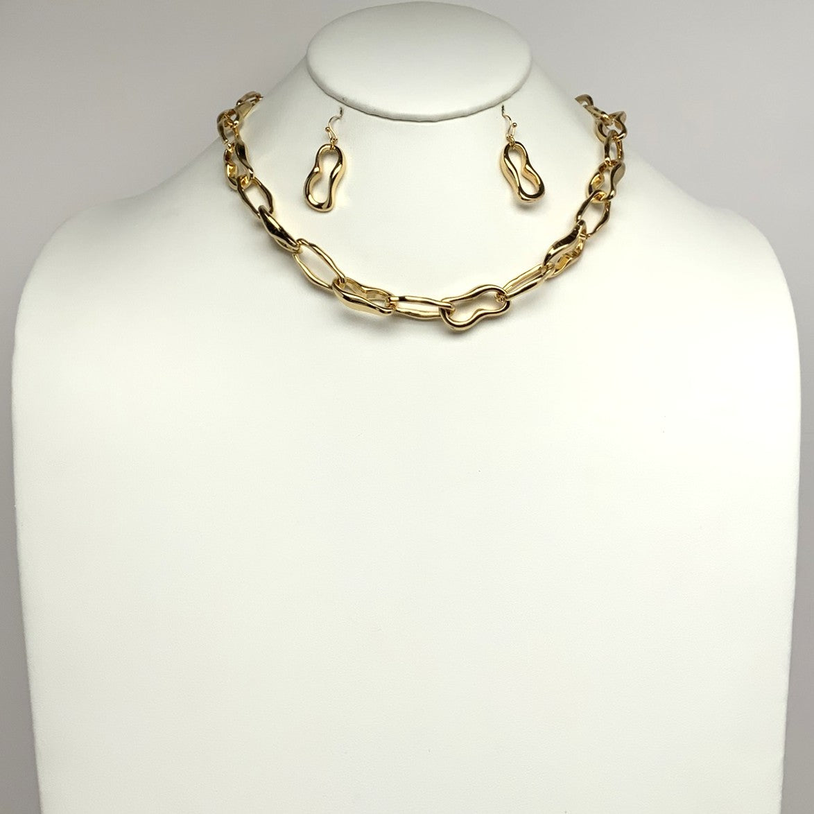 Curved Link Chain Necklace
