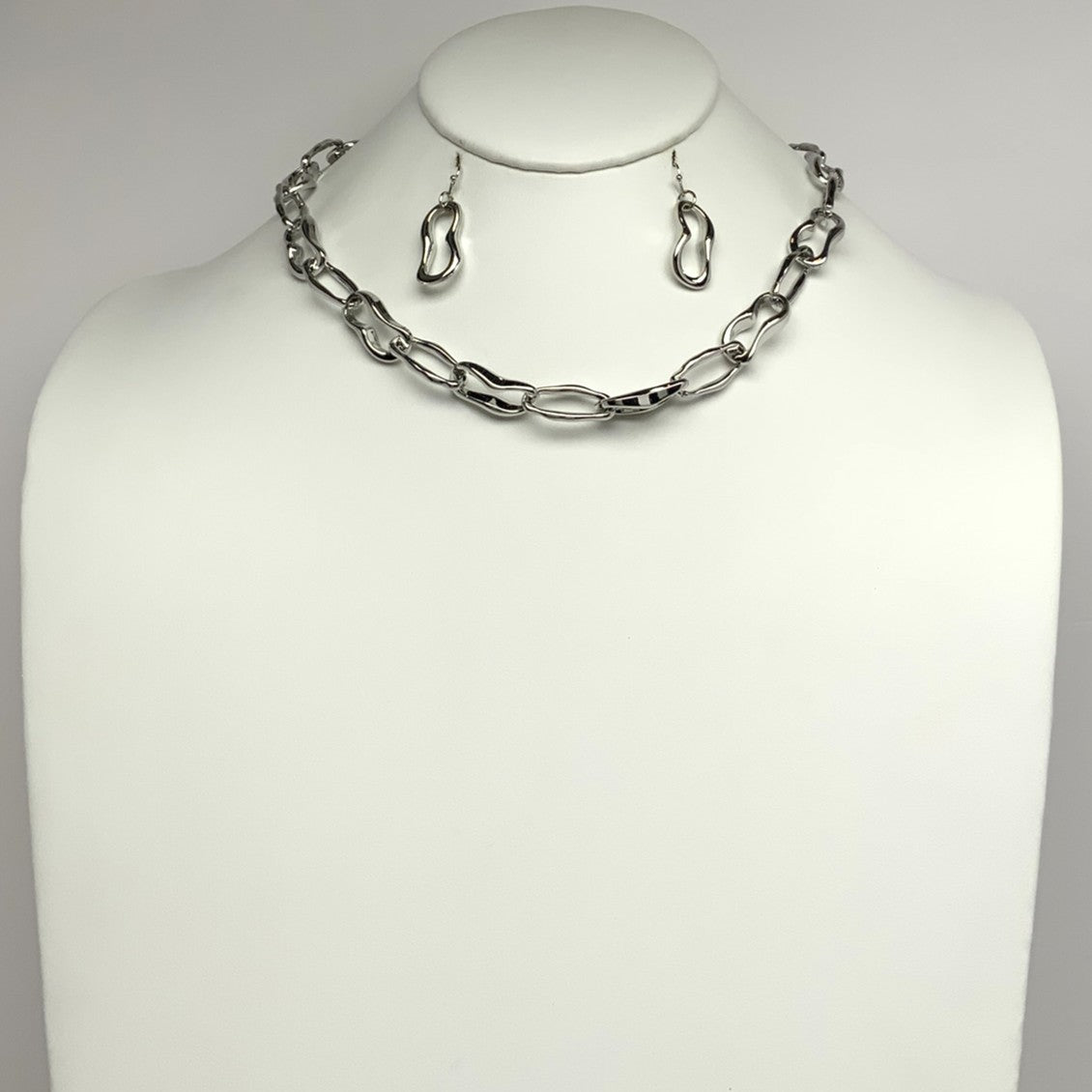 Curved Link Chain Necklace