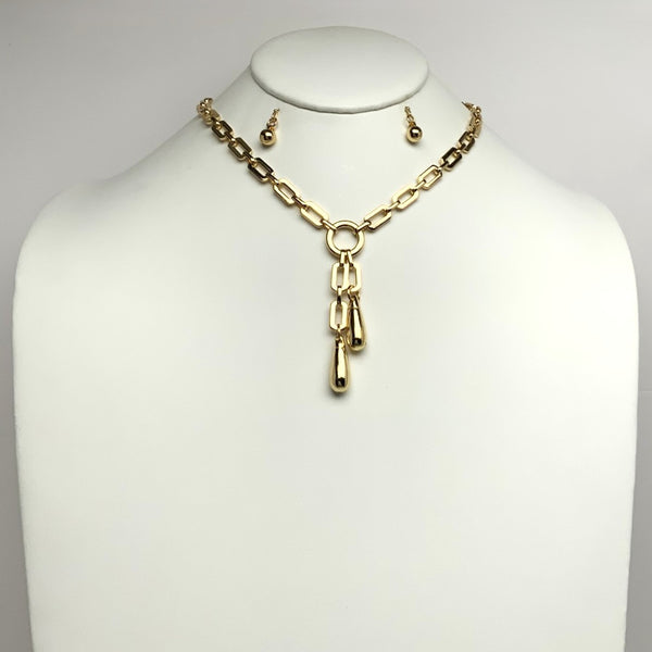 Link Chain w/Teardrop Shaped Pendant Necklace