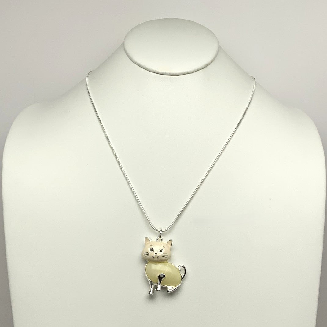 Vintage Cat Pendant Necklace