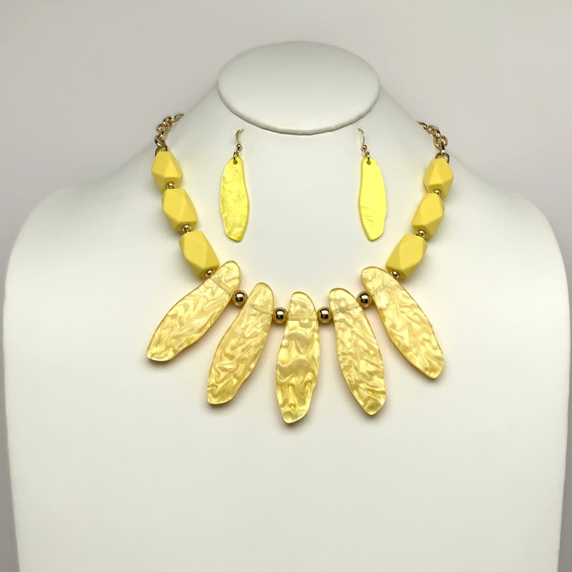 Geometric Style Beads Necklace