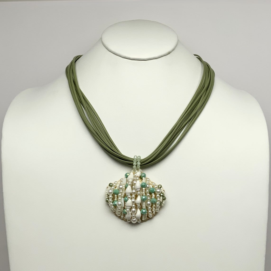 Beaded Seashell Design Necklace