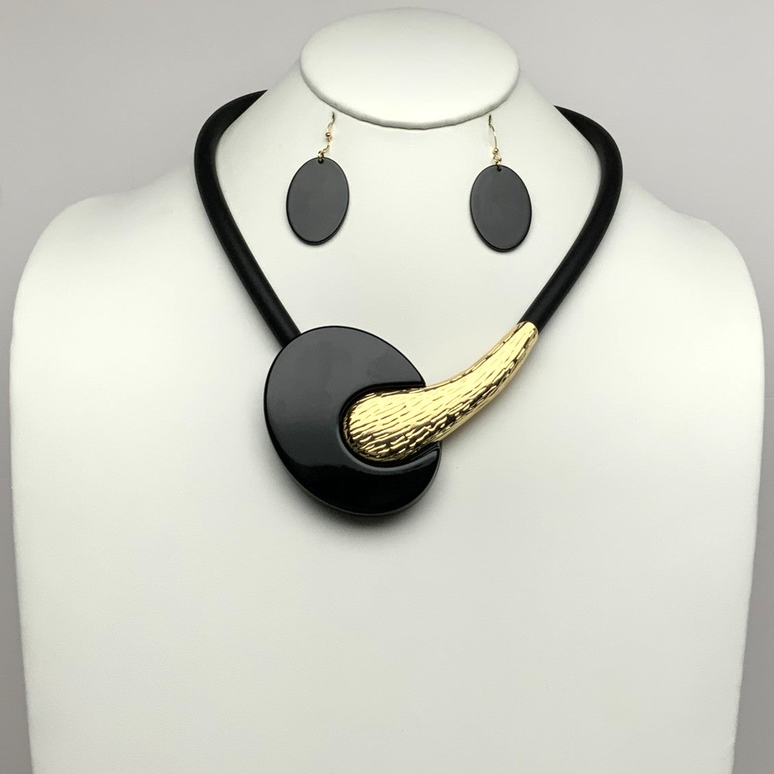 Oval Magnetic Necklace Set