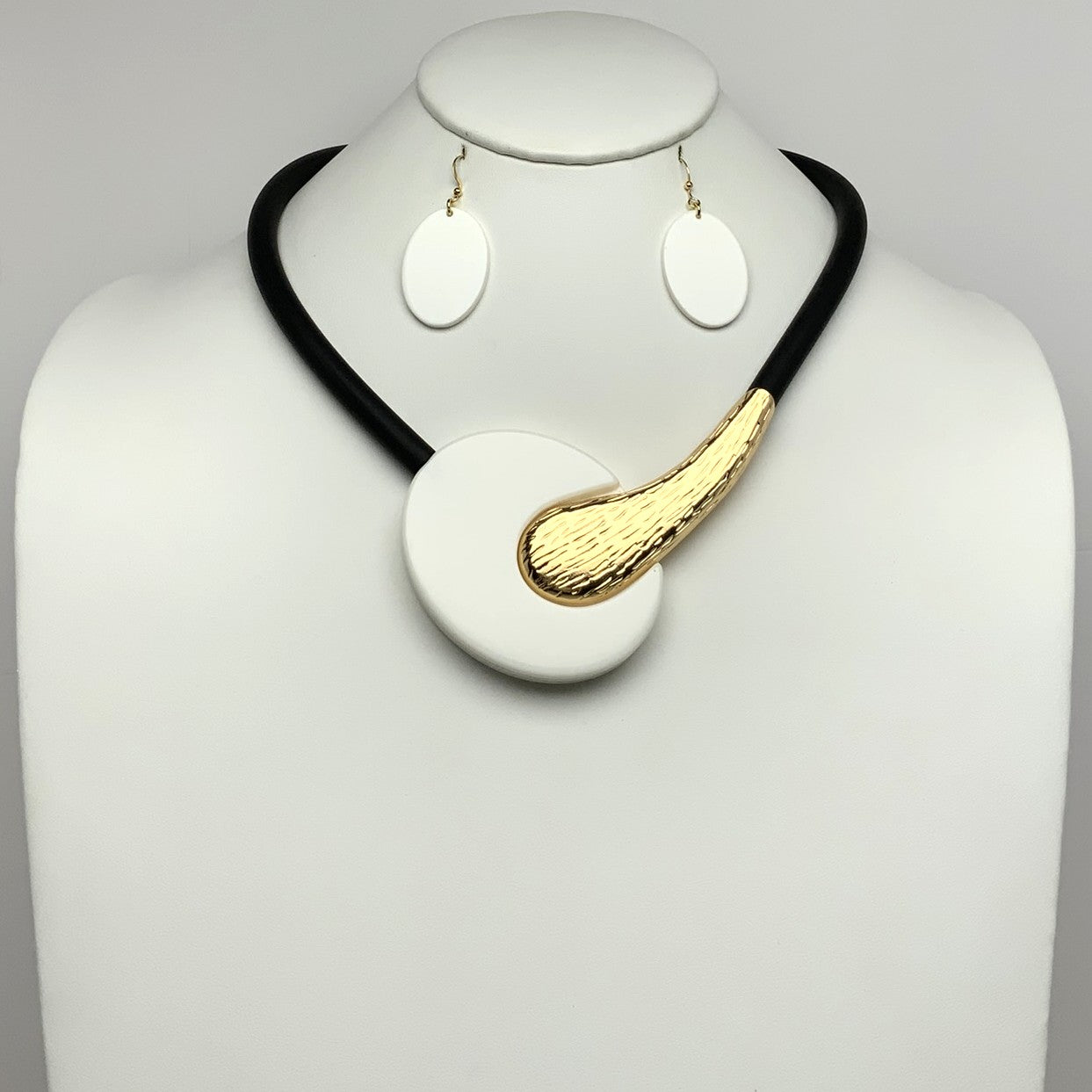 Oval Magnetic Necklace Set