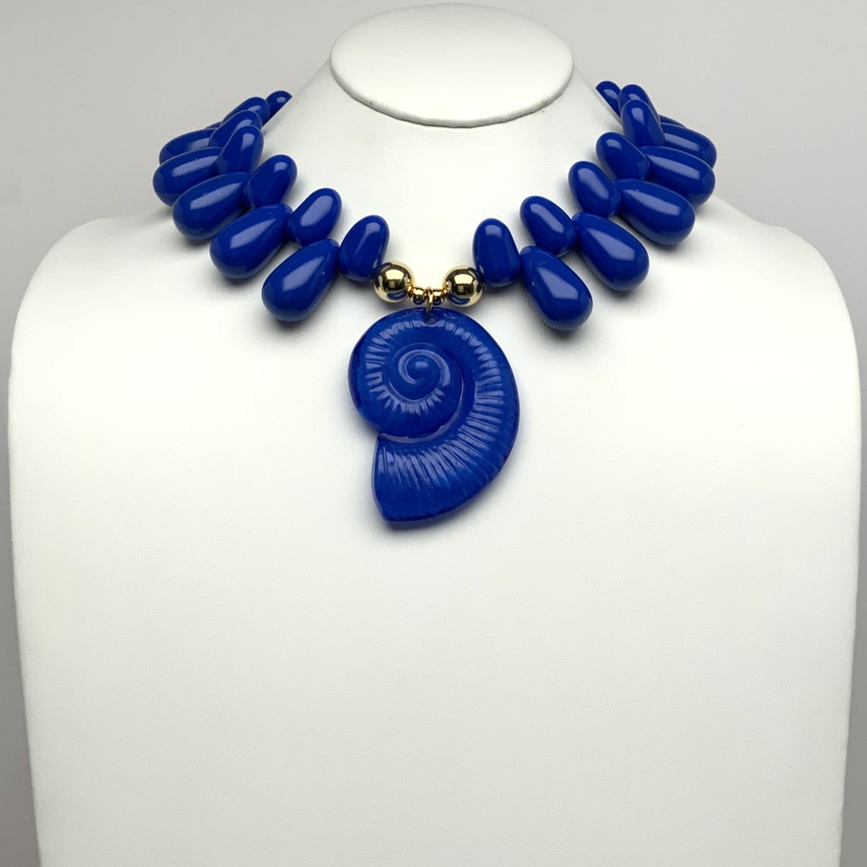 Lucite Teardrop Stone Moon Shell Pendant Necklace