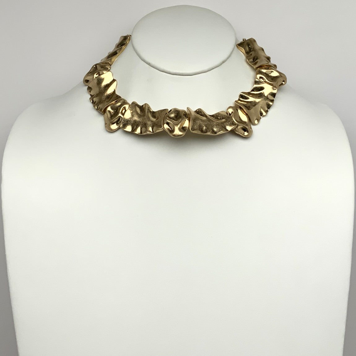 Textured Wavy Metal Pieces Necklace