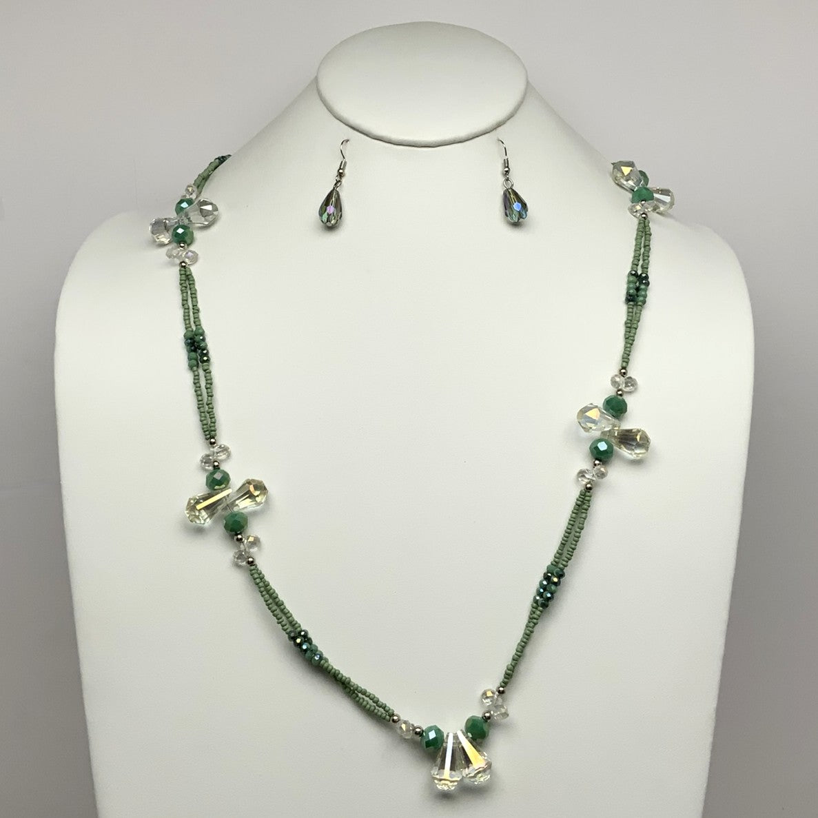 Teardrop Shaped Pendant Beaded Necklace