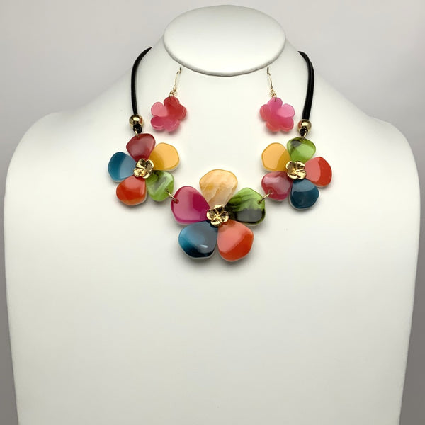 Lucite Flower Cord Necklace Set