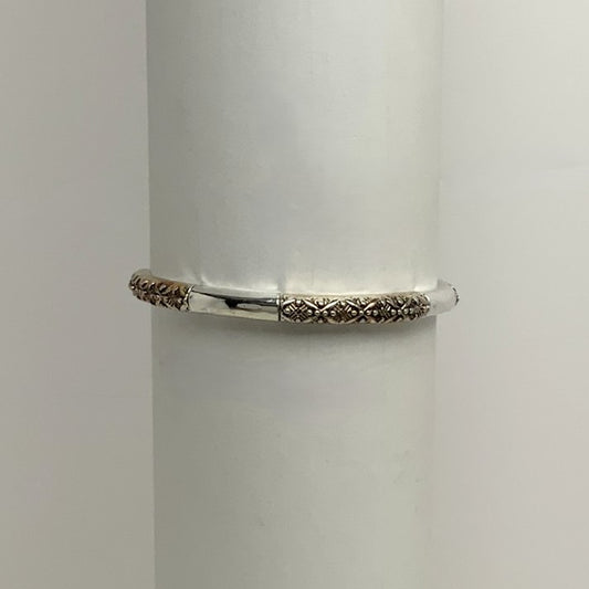 Engraved Pattern Design Stretch Bracelet