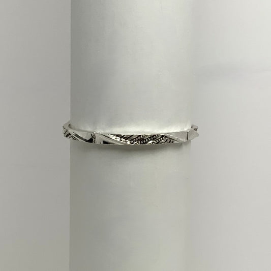 Twist Design Stretch Bracelet