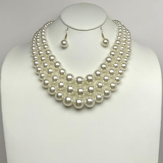 Layered Chunky Pearl Necklace