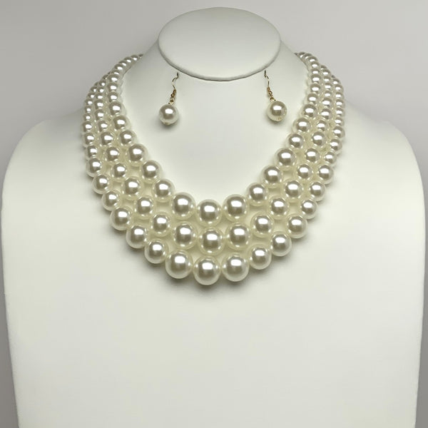 Layered Chunky Pearl Necklace