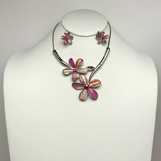 Flower Lucite Petal Decorated Snake Chain Necklace