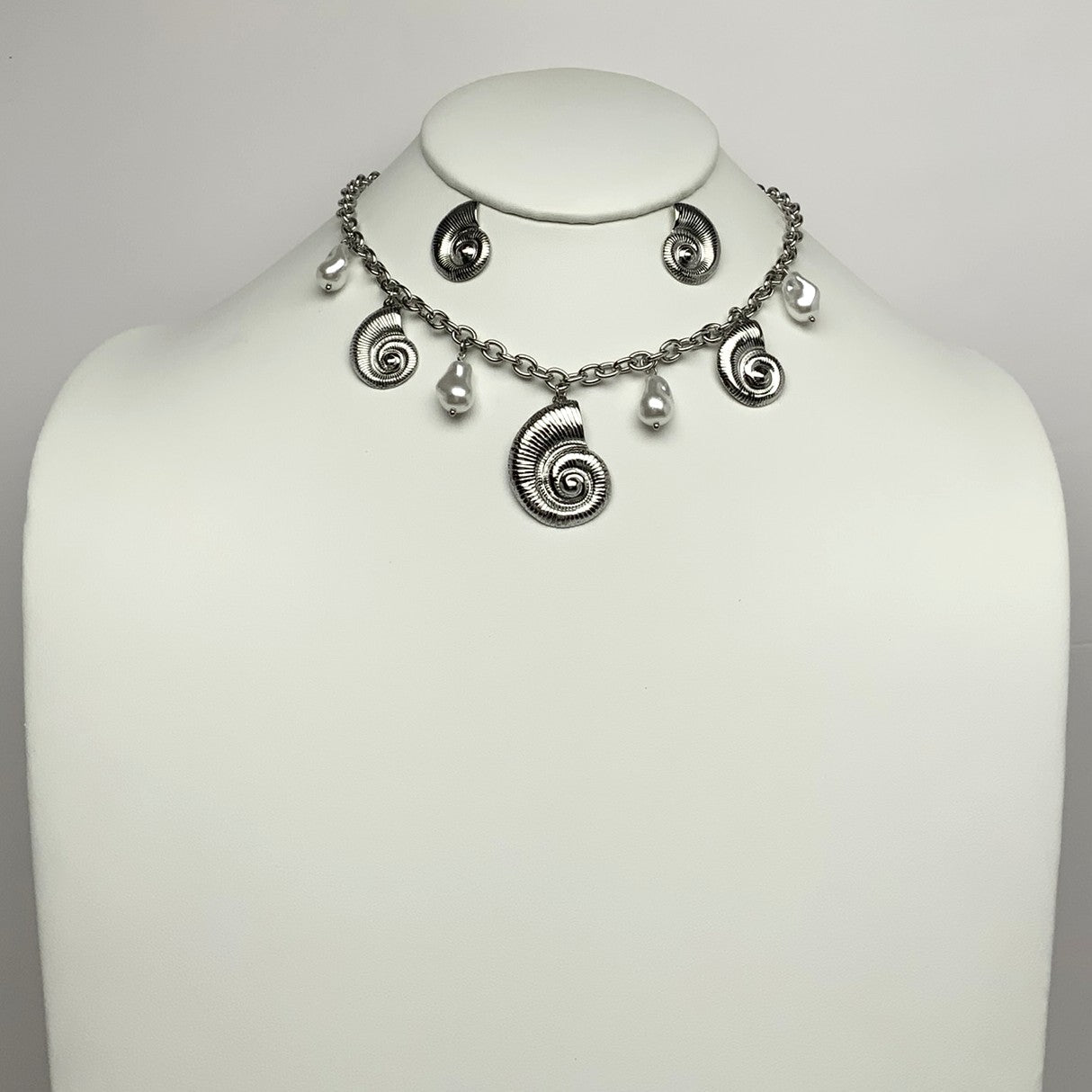 Whorl Shell Pearl Charm Necklace Set