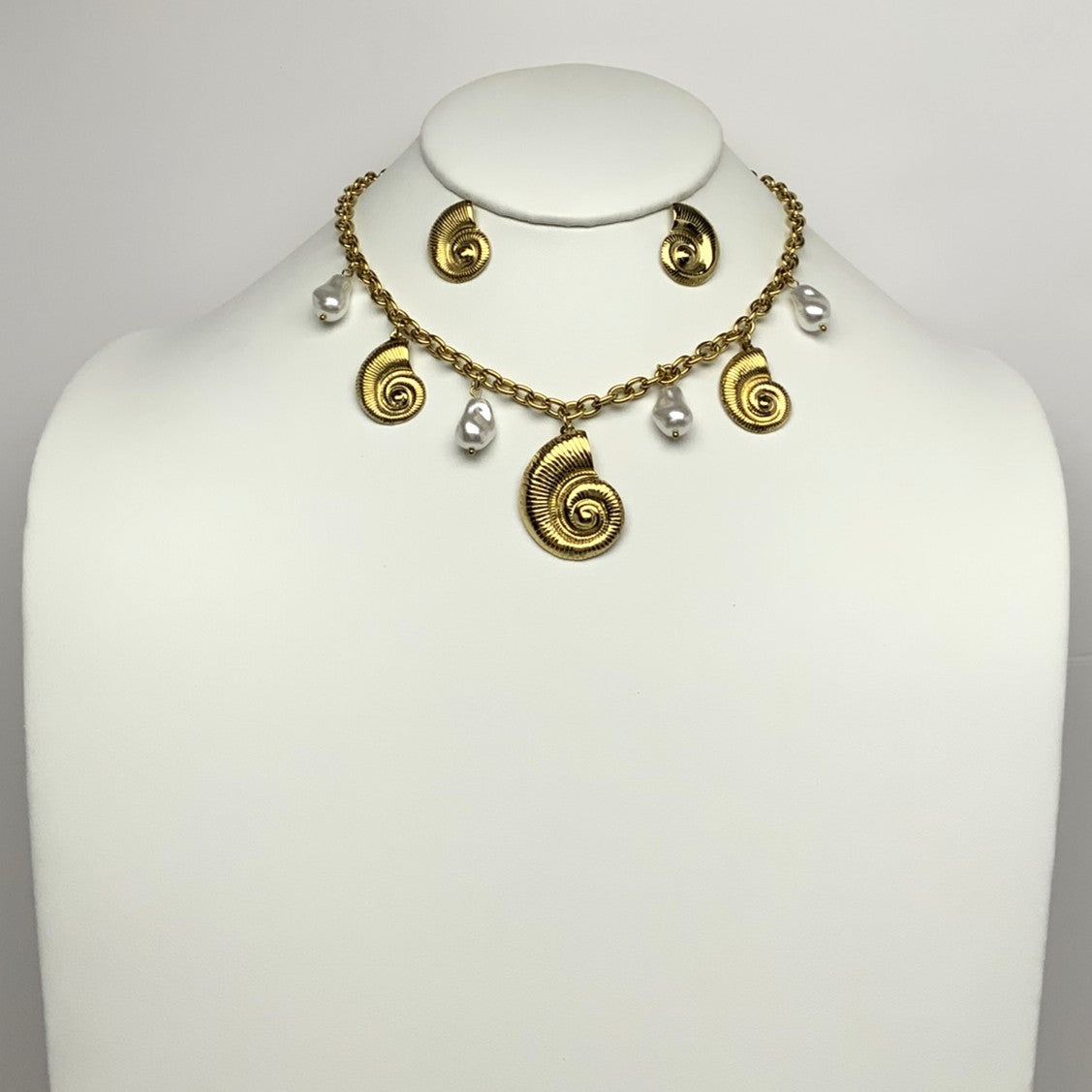 Whorl Shell Pearl Charm Necklace Set