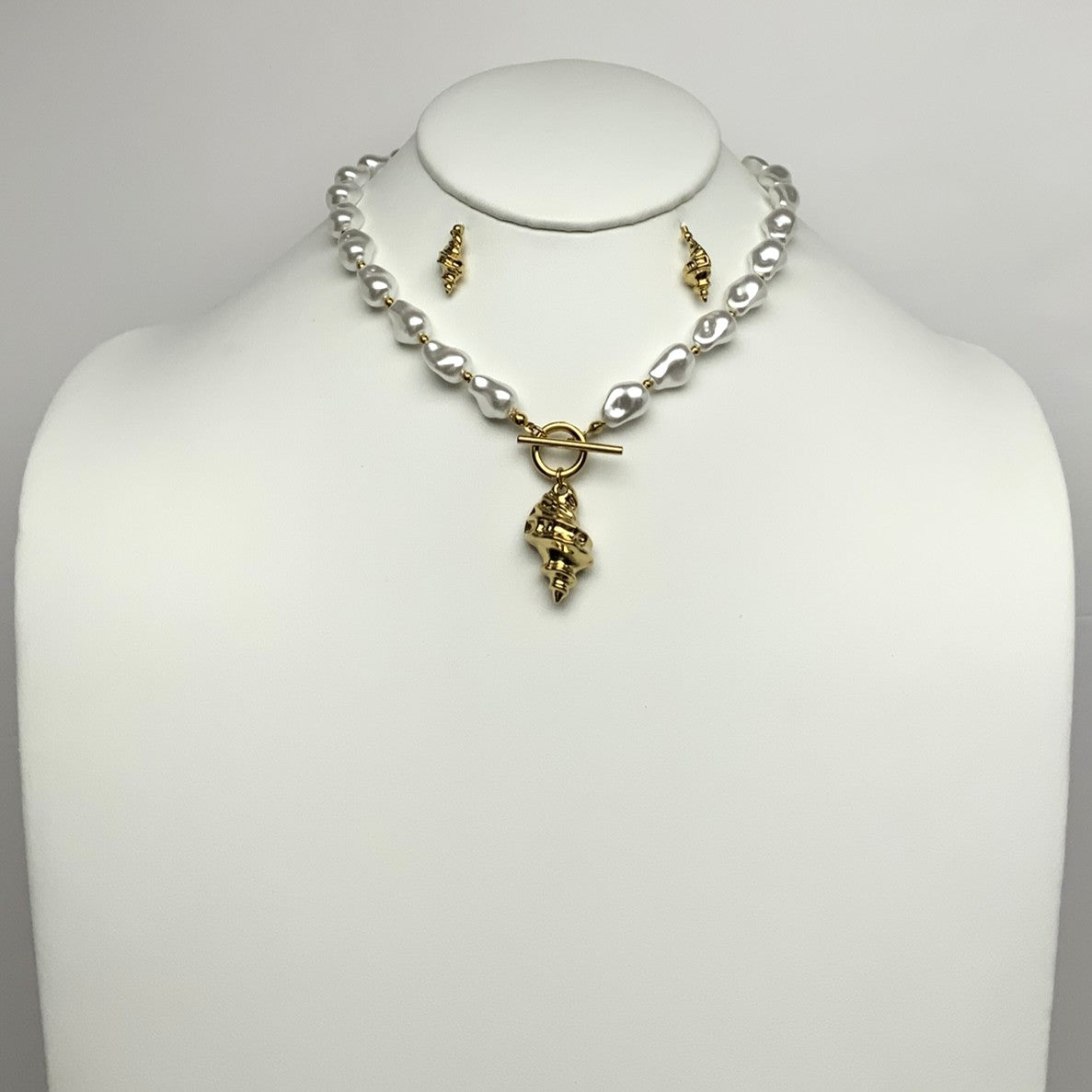 Pearl Beaded Conch Shell Necklace Set