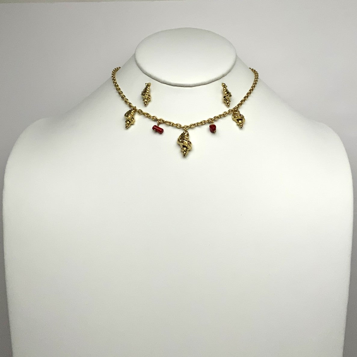 Conch Shell Charm Necklace Set