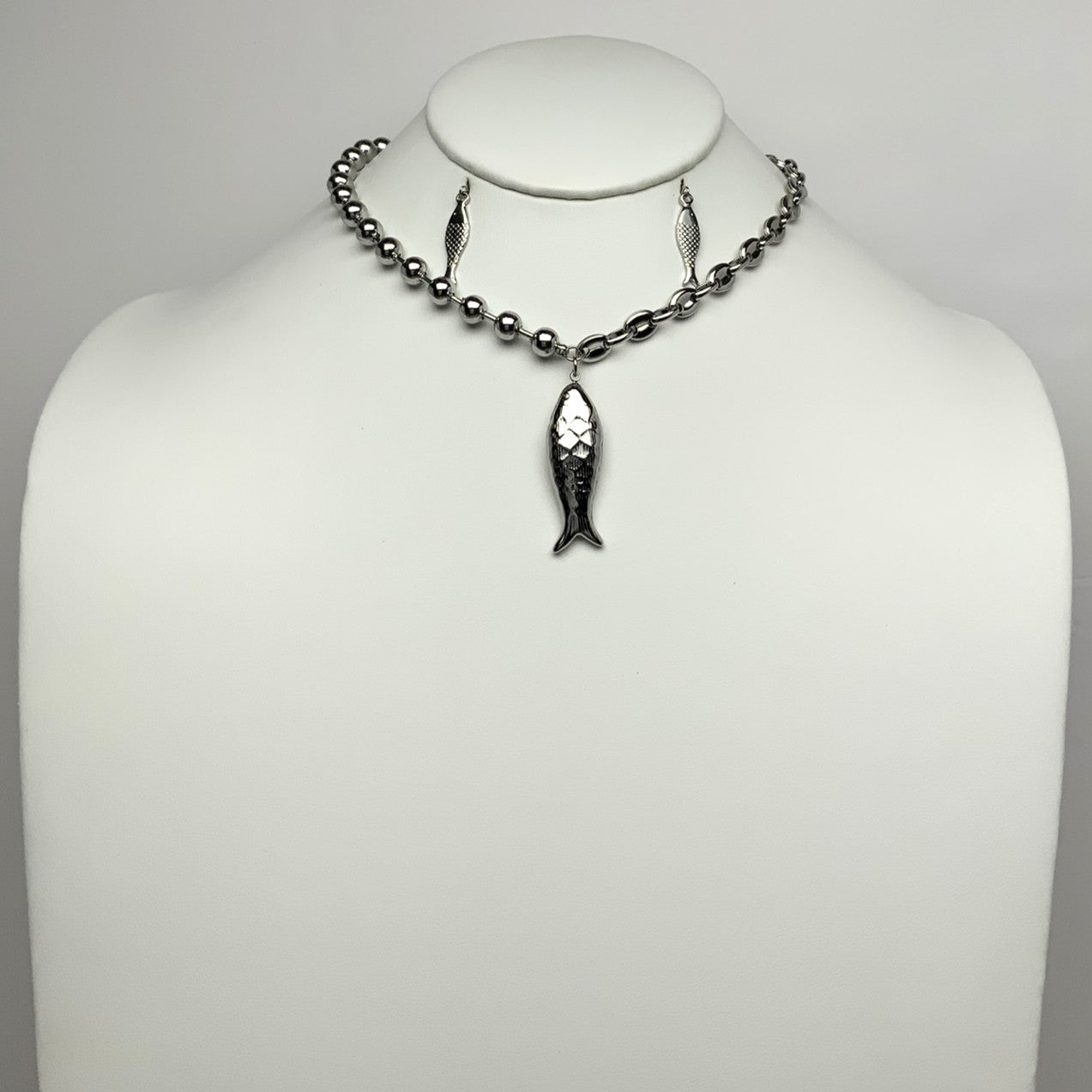 Metal Fish Pendant Necklace Set