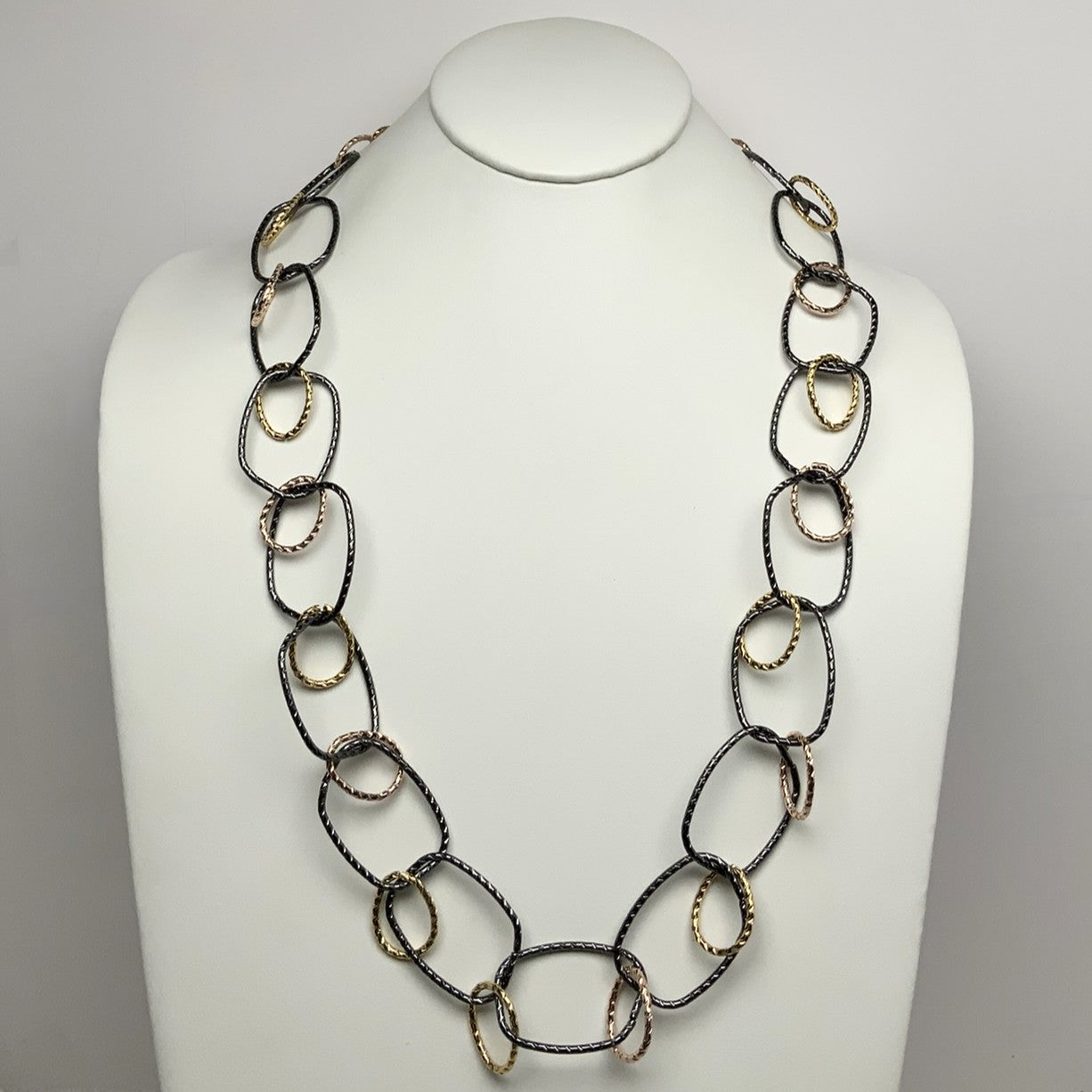 Metallic Textured Interlocked Chain Necklace