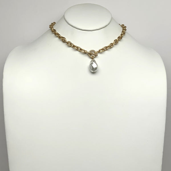 Textured Chain Toggle Clasp Pearl Necklace