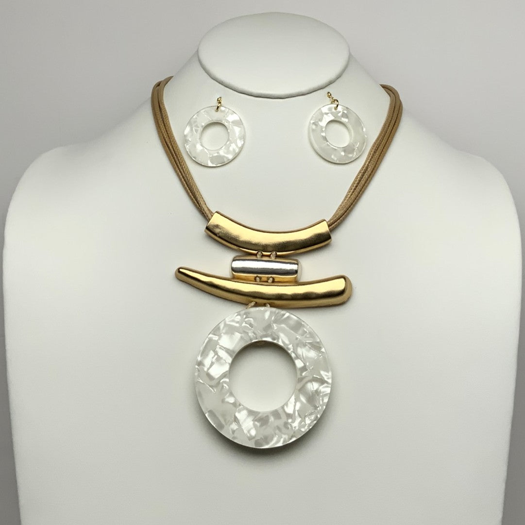 Lucite Statement w/Rope Design Necklace