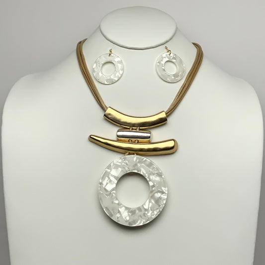 Lucite Statement w/Rope Design Necklace