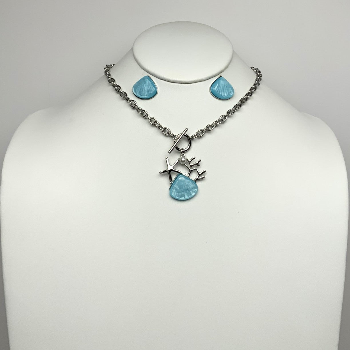 Lucite Seashell Charm Necklace Set
