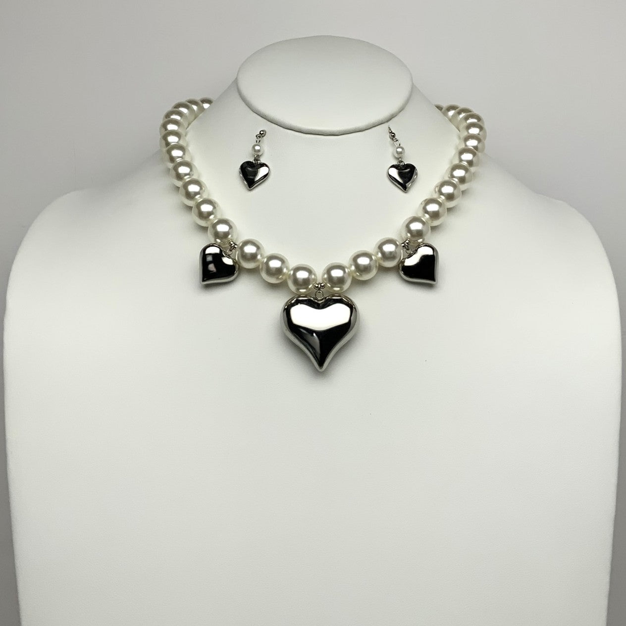 Pearl Chrome Heart Necklace Set