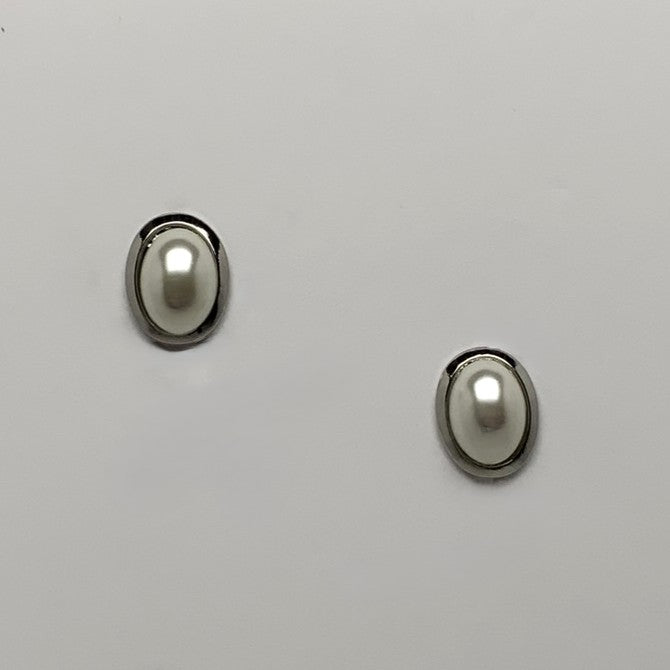 Oval Pearl w/Accents Earrings