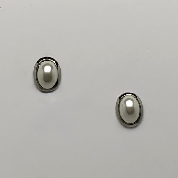 Oval Pearl w/Accents Earrings