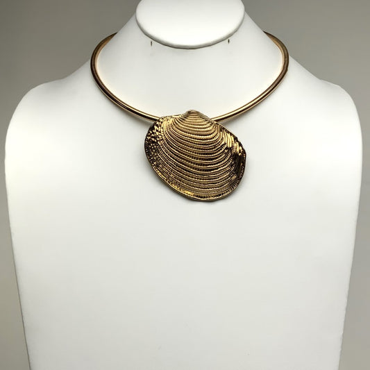 Omega Choker With Clam Shell Pendant