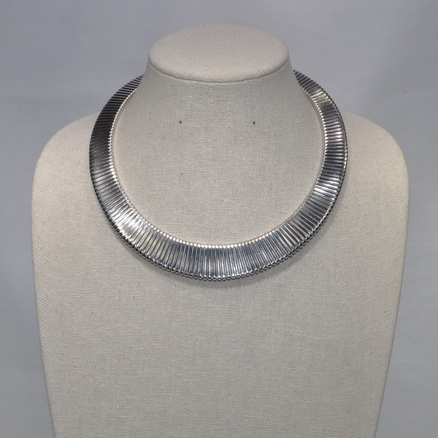 Omega Graduated Choker