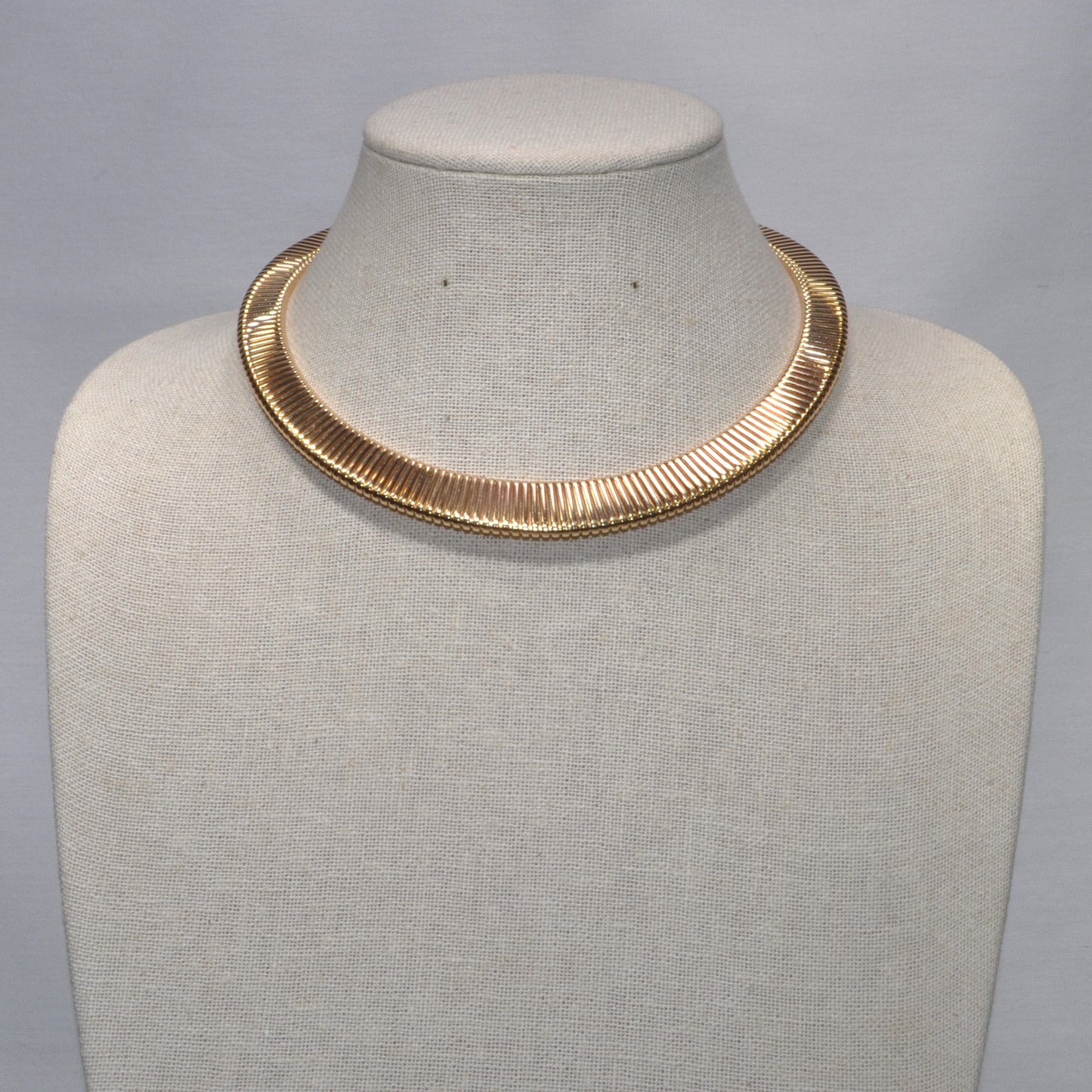 Omega Graduated Choker