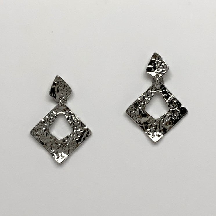 Hammered Metal Diamond Shape Drop Clip Earring