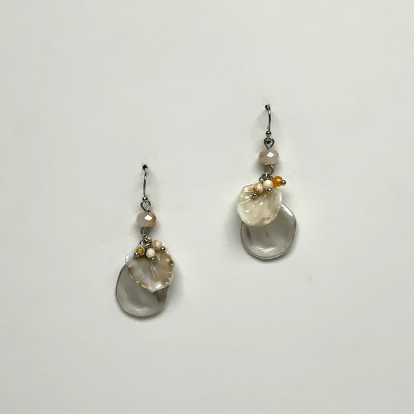 Metal Dangle Earring with MOP Seashell Charm