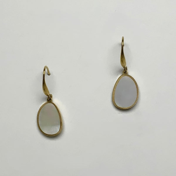 Shell Look Tear Drop Earring
