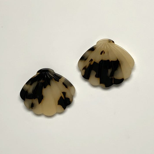 Lucite/Acrylic Shell Earring