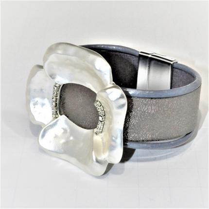 Magnetic Leather bracelet with flower design