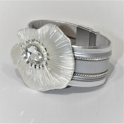 magnetic leather bracelet with flower design