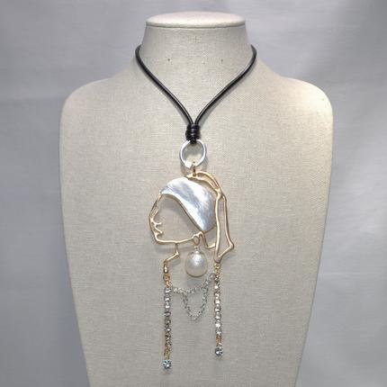 Girl with a Pearl Earring Necklace