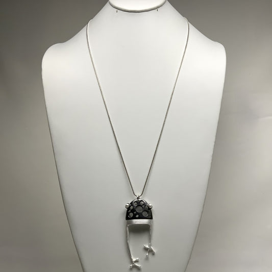 Long Snake Chain with Metal Frog Pendant with Pearl Eyes