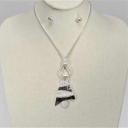 Metal Textured Fish Necklace Set