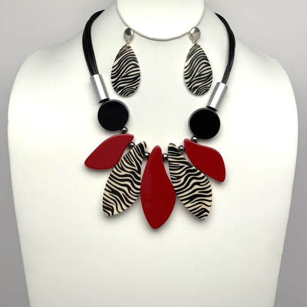 Lucite Tribal Look Necklace Set