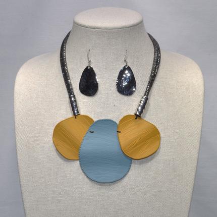 Wavy Textured Metal Necklace Set